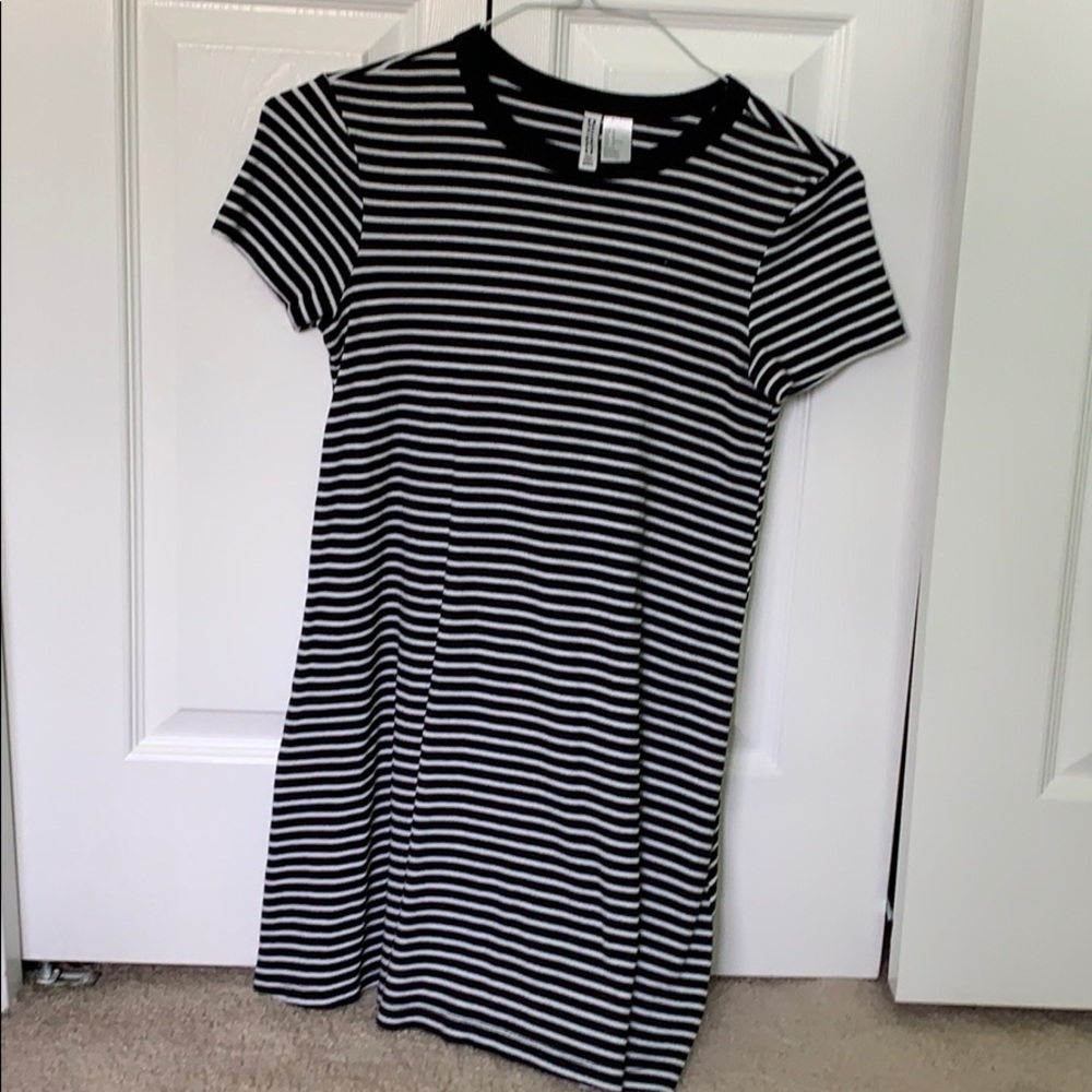Divided H&M black and white tshirt dress